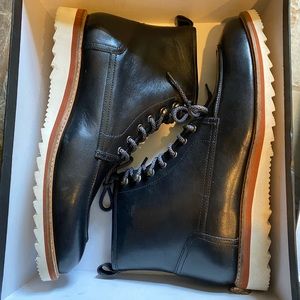 A Mens classic leather boot warm faux fur lining lace-up style size 11 Black New